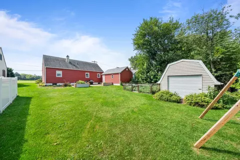 Exterior - 420 E Hitt St, Mount Morris, IL 61054 photo 4 of 6