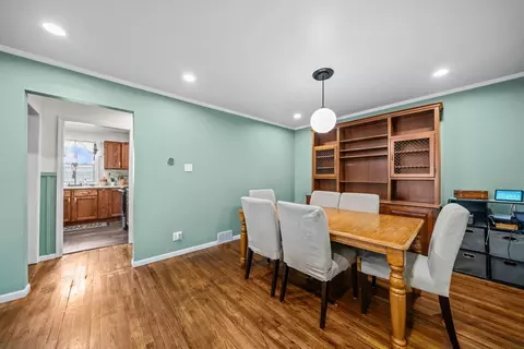 Dining - 420 E Hitt St, Mount Morris, IL 61054 photo 2 of 2