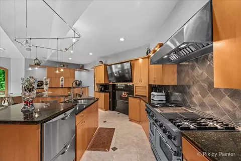 Kitchen - 9111 Huber Rd, Belvidere, IL 61008 photo 4 of 5