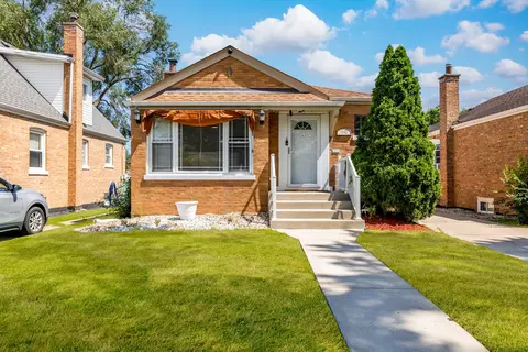 9543 S Mozart St, Evergreen Park, IL 60805