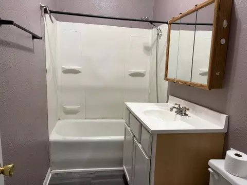 Bath - 10 7th St, Peru, IL 61354 photo 1 of 1