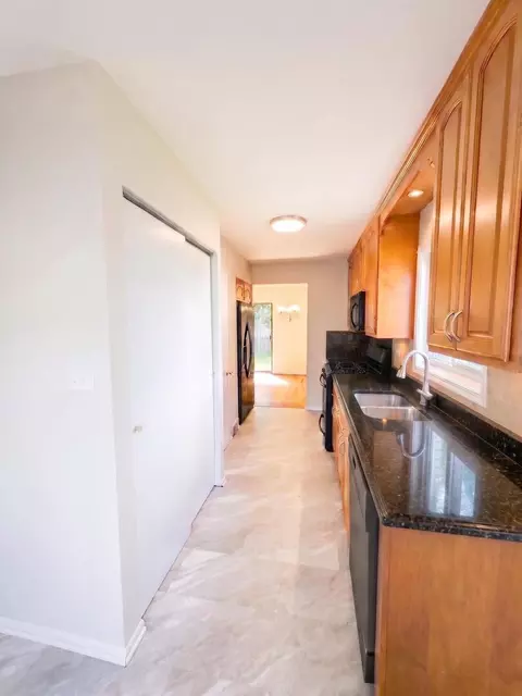 Kitchen - 270 N Dover Ln, Des Plaines, IL 60018 photo 2 of 2