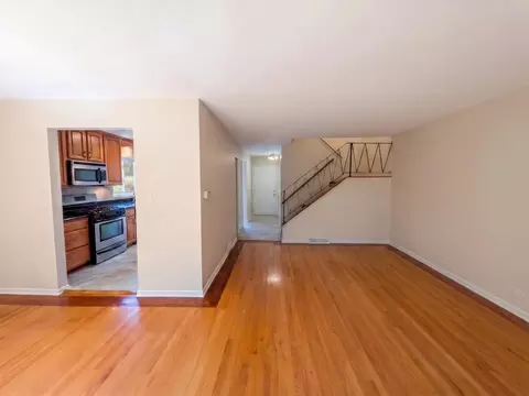 Living - 270 N Dover Ln, Des Plaines, IL 60018 photo 2 of 4