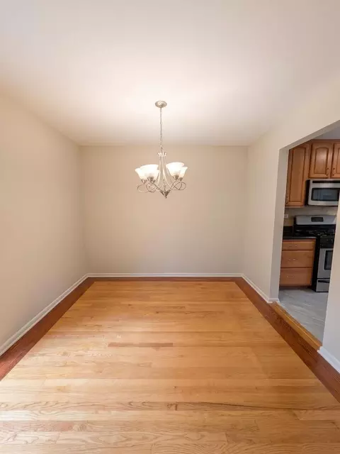 Dining - 270 N Dover Ln, Des Plaines, IL 60018 photo 2 of 3
