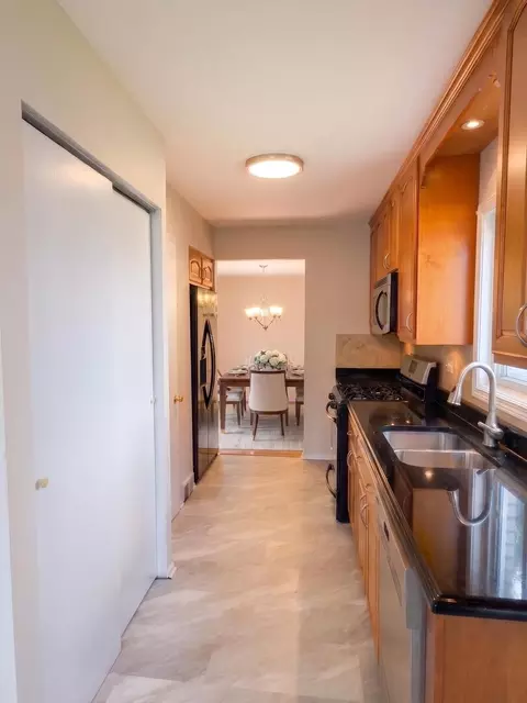 Kitchen - 270 N Dover Ln, Des Plaines, IL 60018 photo 1 of 2