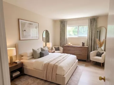 Bedroom - 270 N Dover Ln, Des Plaines, IL 60018 photo 1 of 6