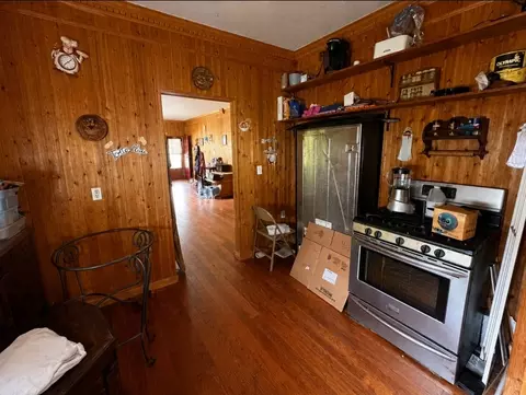 Entry Way - 933 E Madison St, Danville, IL 61832 photo 1 of 2
