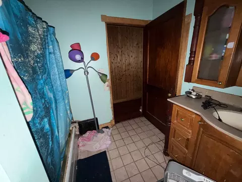 Bath - 933 E Madison St, Danville, IL 61832 photo 1 of 3