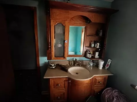 Bath - 933 E Madison St, Danville, IL 61832 photo 3 of 3