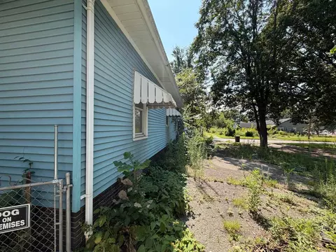 Exterior - 933 E Madison St, Danville, IL 61832 photo 3 of 3