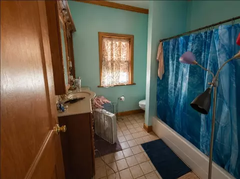 Bath - 933 E Madison St, Danville, IL 61832 photo 2 of 3