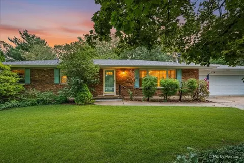 318 E Blackberry Ln, Yorkville, IL 60560