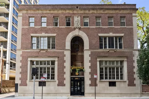 50 W Schiller St #1G, Chicago, IL 60610