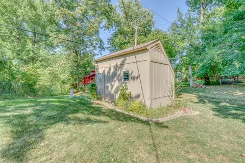 Exterior - 412 Jay Dr, Mount Vernon, IL 62864 photo 7 of 15