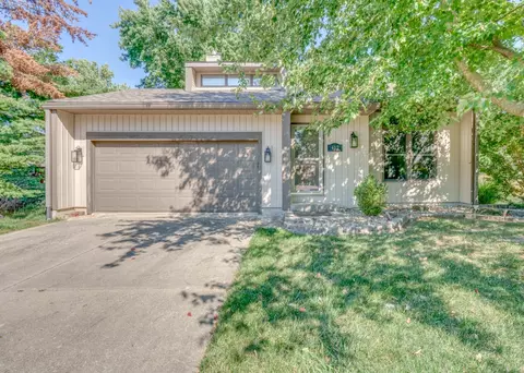 Exterior - 412 Jay Dr, Mount Vernon, IL 62864 photo 1 of 15