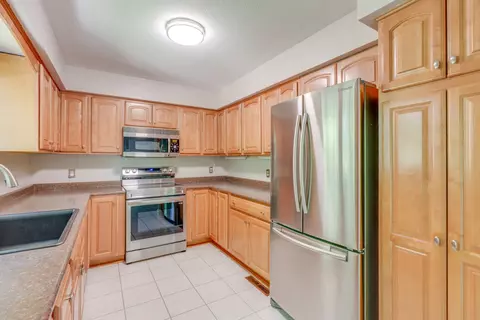 Kitchen - 412 Jay Dr, Mount Vernon, IL 62864 photo 1 of 4