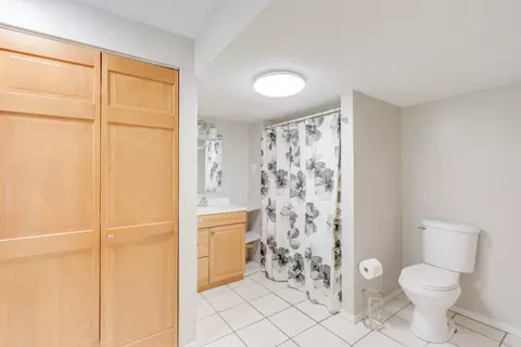Bath - 412 Jay Dr, Mount Vernon, IL 62864 photo 4 of 6