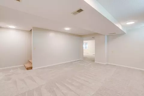 Living - 412 Jay Dr, Mount Vernon, IL 62864 photo 6 of 7