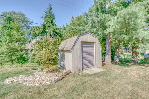 Exterior - 412 Jay Dr, Mount Vernon, IL 62864 photo 6 of 15