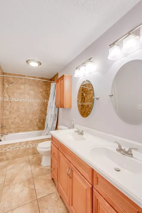 Bath - 412 Jay Dr, Mount Vernon, IL 62864 photo 3 of 6