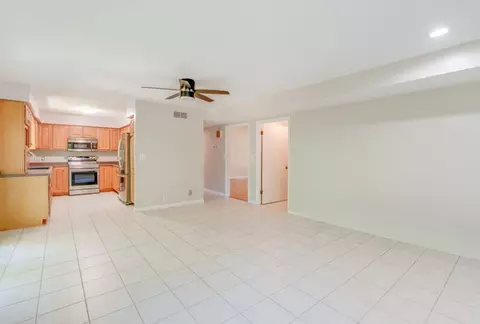 Living - 412 Jay Dr, Mount Vernon, IL 62864 photo 5 of 7