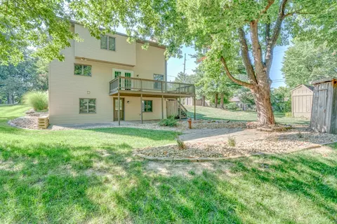 Exterior - 412 Jay Dr, Mount Vernon, IL 62864 photo 5 of 15