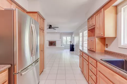 Kitchen - 412 Jay Dr, Mount Vernon, IL 62864 photo 4 of 4