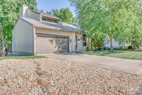 Exterior - 412 Jay Dr, Mount Vernon, IL 62864 photo 3 of 15