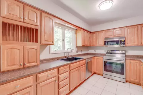 Kitchen - 412 Jay Dr, Mount Vernon, IL 62864 photo 3 of 4