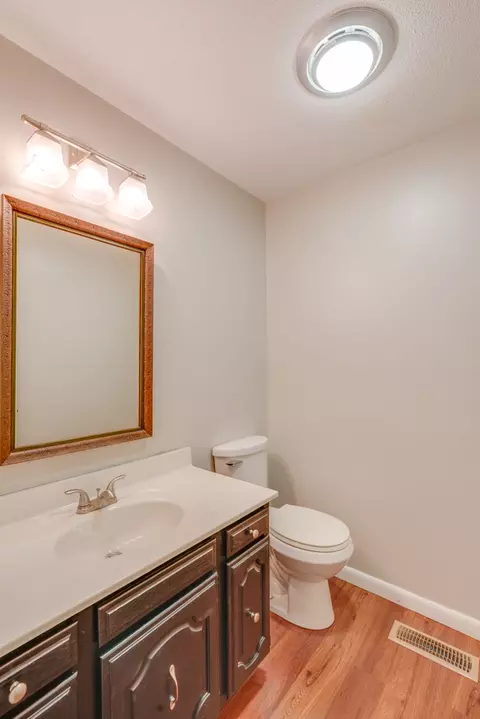 Bath - 412 Jay Dr, Mount Vernon, IL 62864 photo 1 of 6