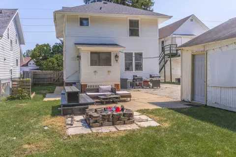 Exterior - 807 S Morris Ave, Bloomington, IL 61701 photo 2 of 8