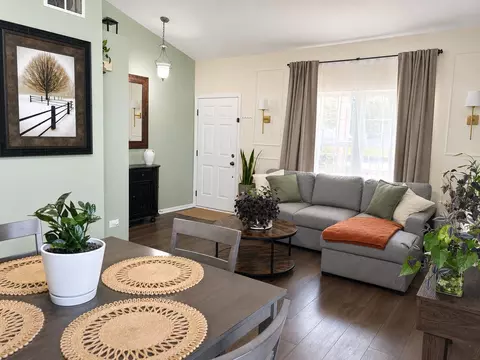 Living - 4205 Dillon St, Plano, IL 60545 photo 2 of 3