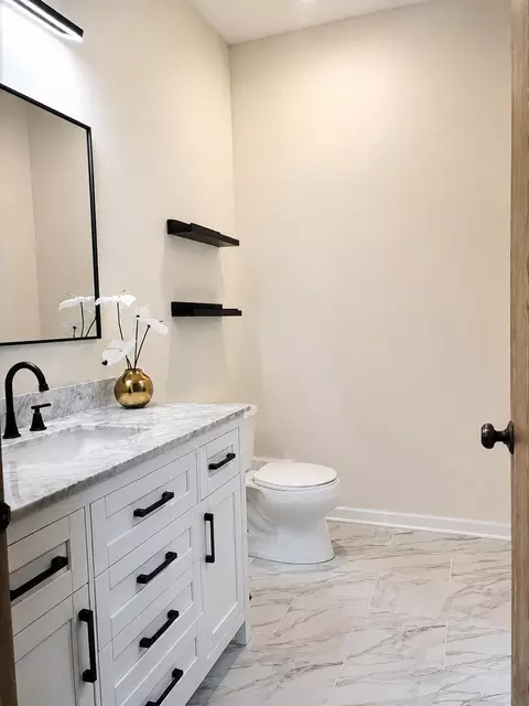 Bath - 4205 Dillon St, Plano, IL 60545 photo 1 of 6