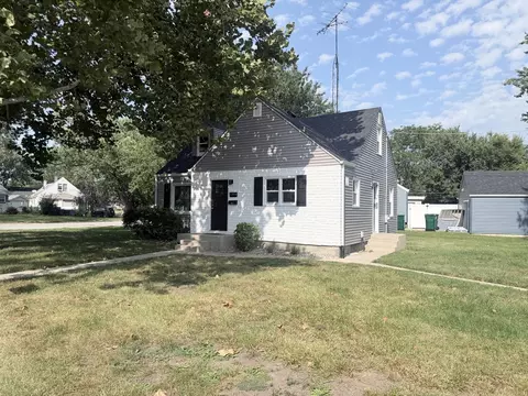 Exterior - 1330 Lennington Cir, Kankakee, IL 60901 photo 2 of 6