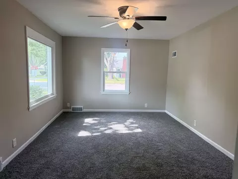 Living - 1330 Lennington Cir, Kankakee, IL 60901 photo 1 of 1