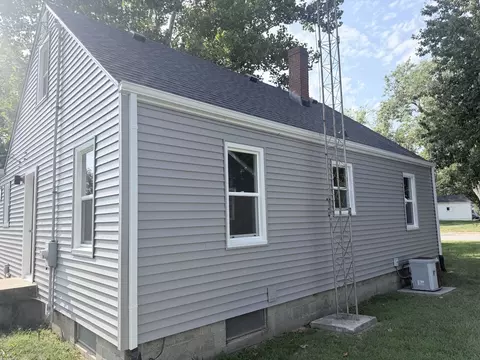 Exterior - 1330 Lennington Cir, Kankakee, IL 60901 photo 4 of 6