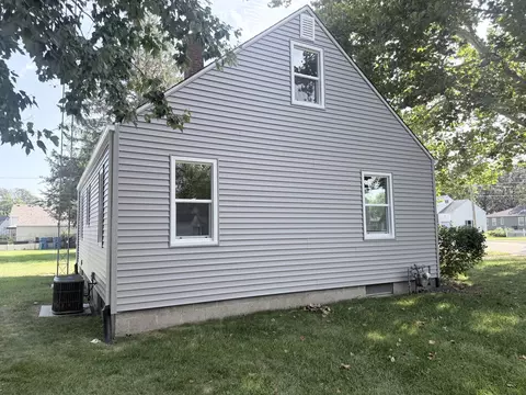 Exterior - 1330 Lennington Cir, Kankakee, IL 60901 photo 5 of 6