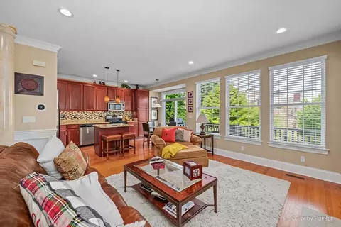 Living - 131 Katrina Ln, Algonquin, IL 60102 photo 2 of 3
