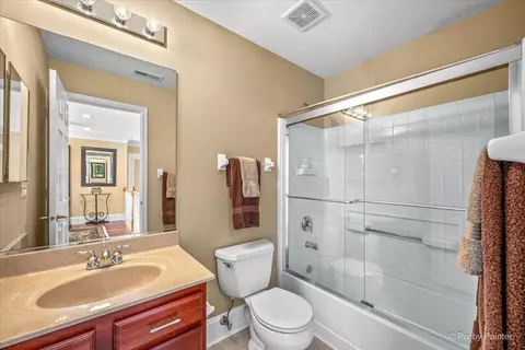 Bath - 131 Katrina Ln, Algonquin, IL 60102 photo 3 of 4