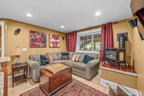 Living - 131 Katrina Ln, Algonquin, IL 60102 photo 3 of 3