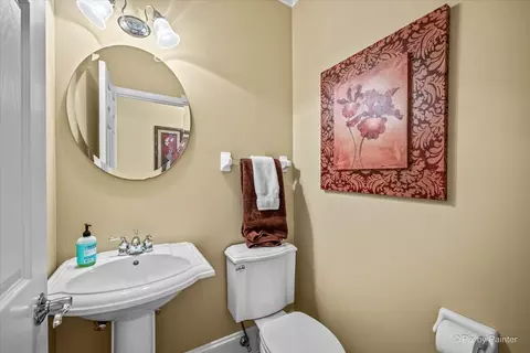Bath - 131 Katrina Ln, Algonquin, IL 60102 photo 1 of 4