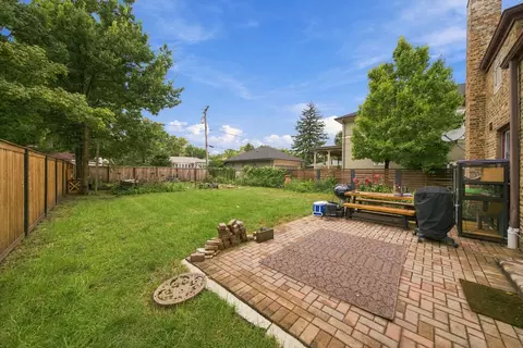 Exterior - 390 Bartram Rd, Riverside, IL 60546 photo 9 of 9