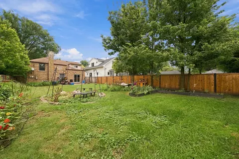 Exterior - 390 Bartram Rd, Riverside, IL 60546 photo 7 of 9