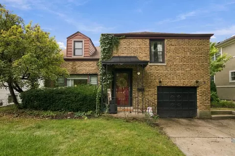 Exterior - 390 Bartram Rd, Riverside, IL 60546 photo 2 of 9