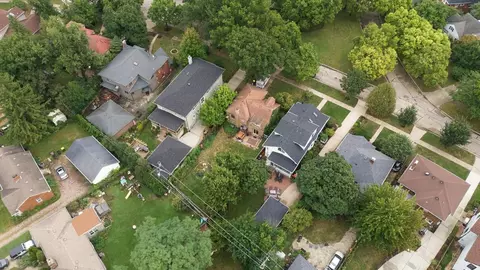 View/Area - 390 Bartram Rd, Riverside, IL 60546 photo 1 of 4