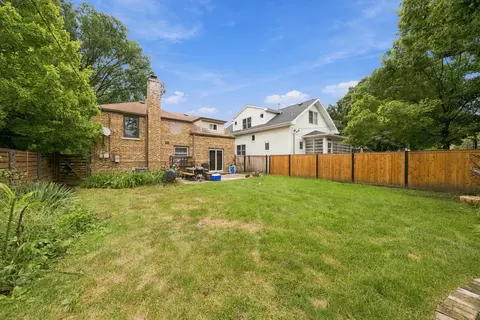 Exterior - 390 Bartram Rd, Riverside, IL 60546 photo 6 of 9