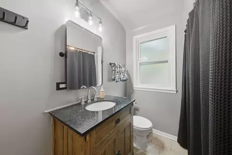 Bath - 390 Bartram Rd, Riverside, IL 60546 photo 3 of 3