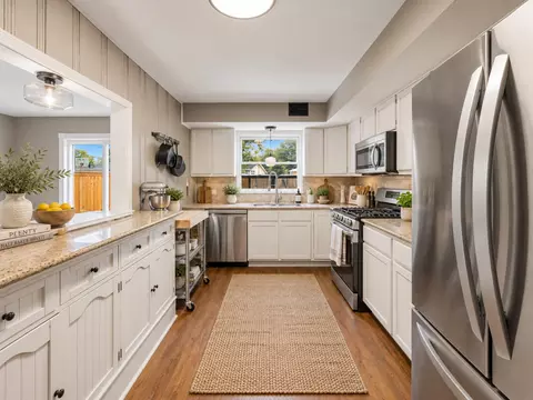 Kitchen - 390 Bartram Rd, Riverside, IL 60546 photo 1 of 4
