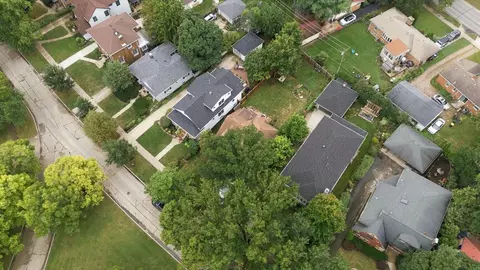 View/Area - 390 Bartram Rd, Riverside, IL 60546 photo 3 of 4
