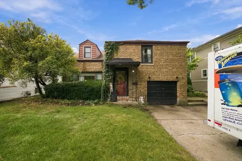 Exterior - 390 Bartram Rd, Riverside, IL 60546 photo 4 of 9
